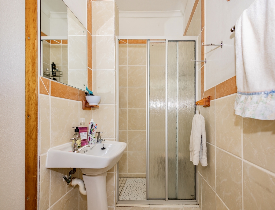 6 Bedroom Property for Sale in Schoongezicht Western Cape